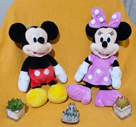 PAR DE BONECOS DE PELÚCIA DISNEY ORIGINAIS - MICKEY E MINNIE 