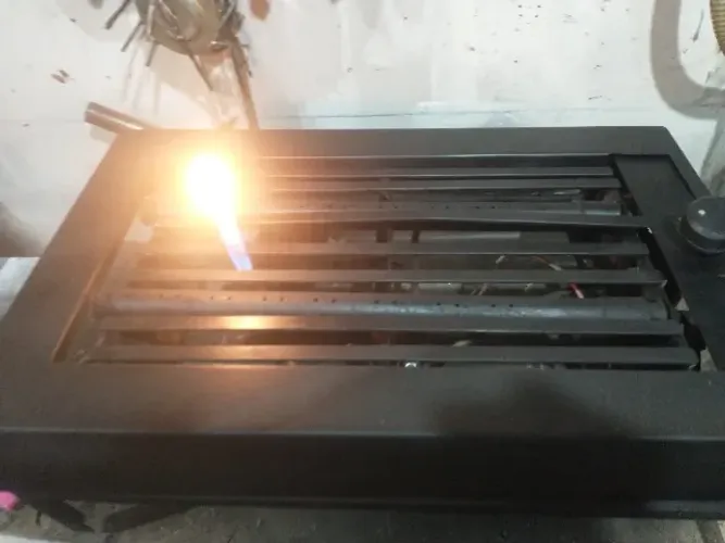 Lareira a gás usada de 54 cm x 34 cm em aço preto funcionando perfeitamente
