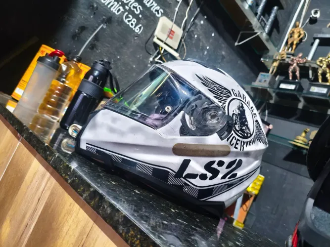 Vendo ou troco capacete LS2 tamanho 58 troco em um tamanho 60