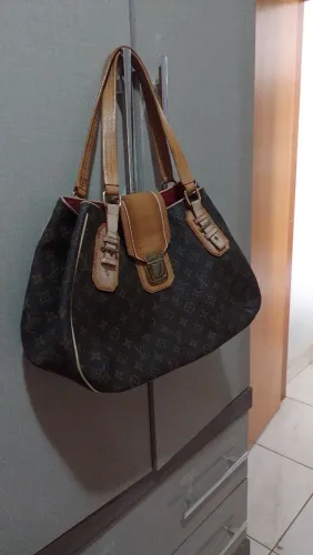 Bolsa Lois viton original Média cabe roupa toalha e média em ótimo estado de conservação