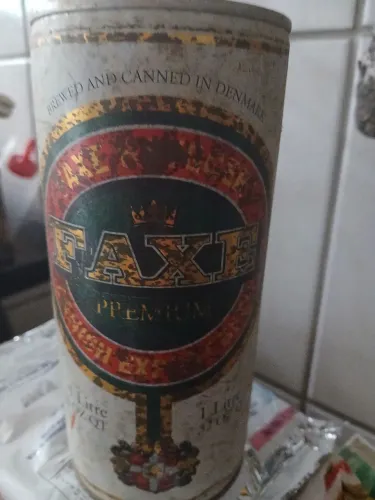Lata vintage de 1litro vazia da cervejapremium dinamarquesa