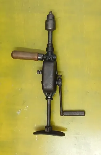 Furadeira Manual (antiga)