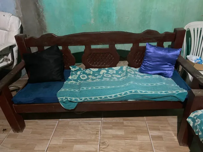 Conjunto de sofá madeira de lei com mais de 40 anos