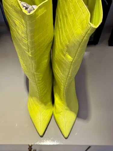 bota arezzo cano alto amarelo neon