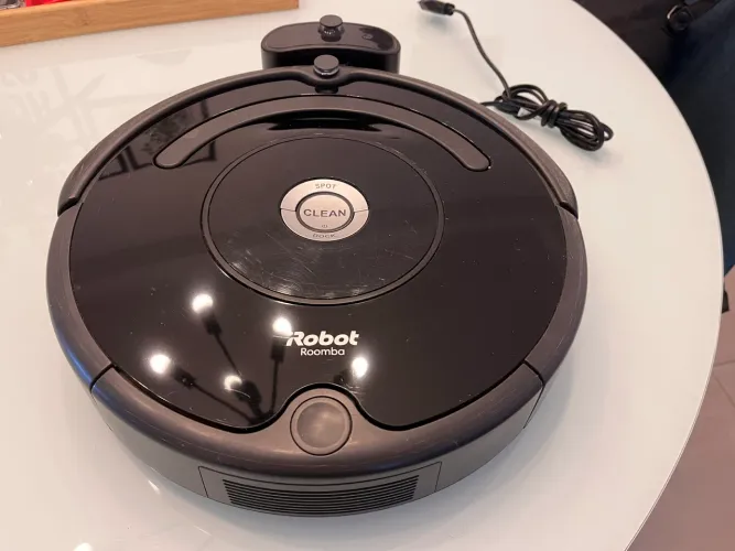 Aspirador Robo Roomba 675 WiFi