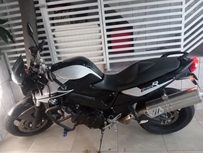 Vendo moto BMW novinha com todas revisões feitas 