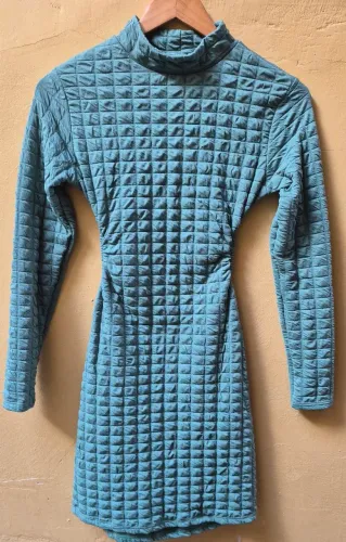 Vestido Curto Manga Longa Matelassado Verde Água - Tamanho Único<br><br>Descrição: