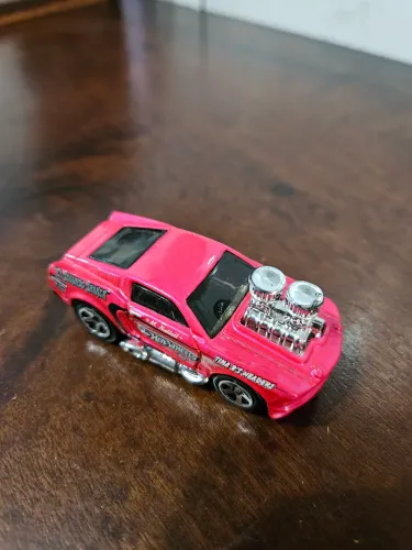 Carrinho Hot Wheels anos 2000