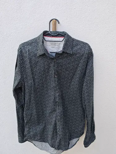 Camisa social da ZARA Preta com estampa de aviões - Tamanho M silm fit - Usada