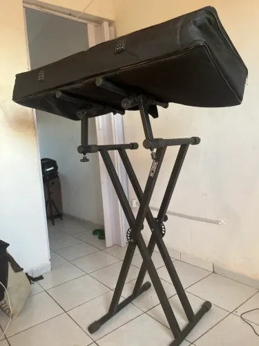Estante dupla para teclado com 2 suportes