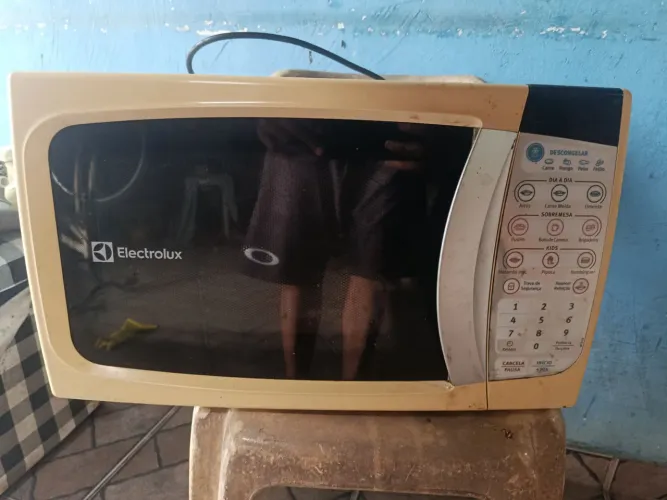 Micro ondas não esquenta mas funciona