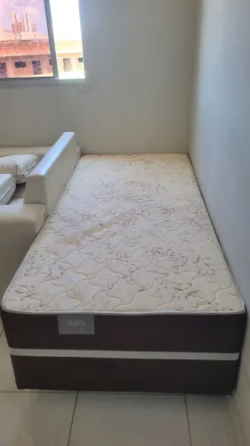 Cama box solteiro muito conservada e sem marcas