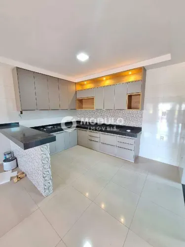 Casa residencial disponível para locação no bairro Portal do Vale.