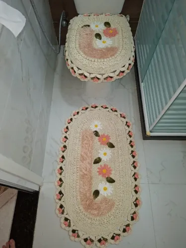 Jogo de banheiro em crochê com 2 peças