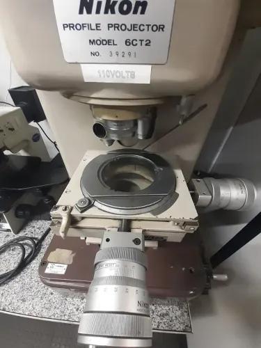 Projetor de perfil Nikon - Mod 6C (Usado)