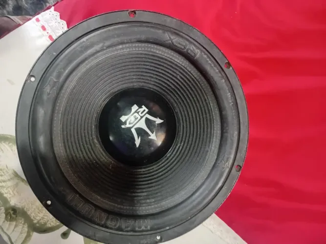 Vende-se esse alto falante de 15 Magno Rex 800rms