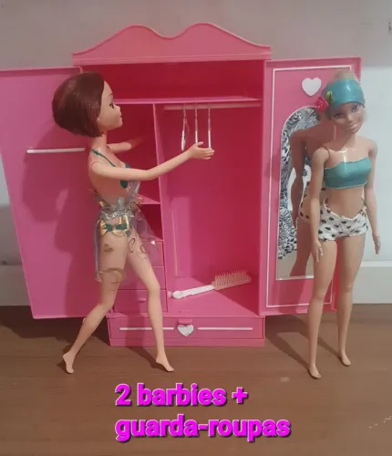 Barbies e guarda-roupas