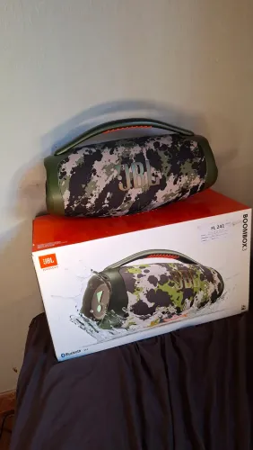 JBL BOMBOX 3 (CAMUFLADA) ACOMPANHA CABO PRA CARREGAR E CAIXA ORIGINAL