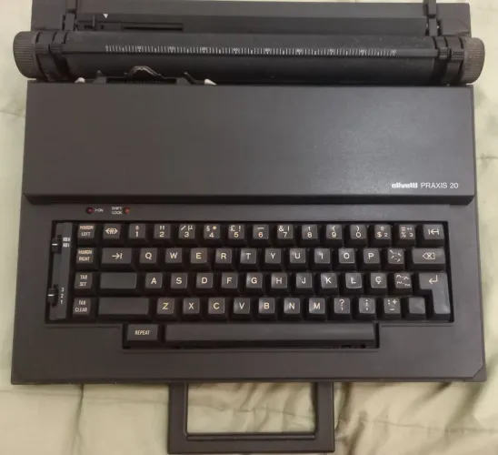 Máquina de escrever elétrica portátil Olivetti Praxis 20 em estado de nova