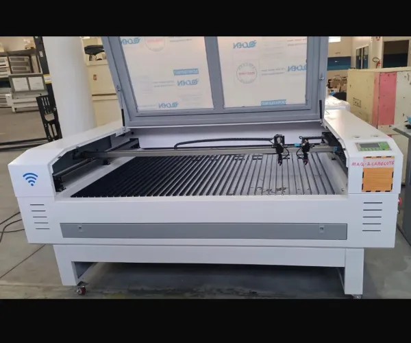 Máquina de corte e gravação laser 1.40 x 0.90 garantia total 01 ano