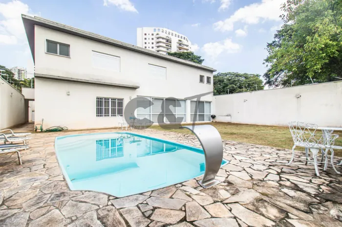Sobrado Residencial - 4 Dormitórios (Suítes) à Venda na Granja Julieta - São Paulo/SP.