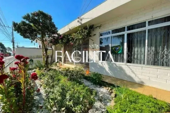 Casa com 3 quartos no bairro Barreiros, São José.