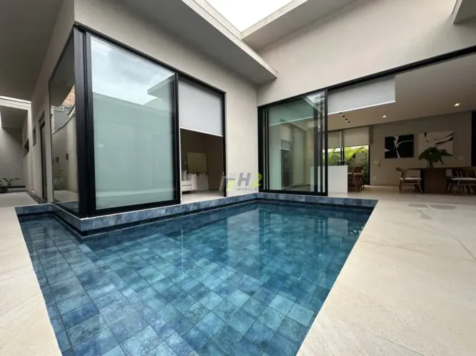 Casa em Condomínio à venda no Residencial ESTORIL V, Bauru - SP. Térrea com 3 suítes, 301m