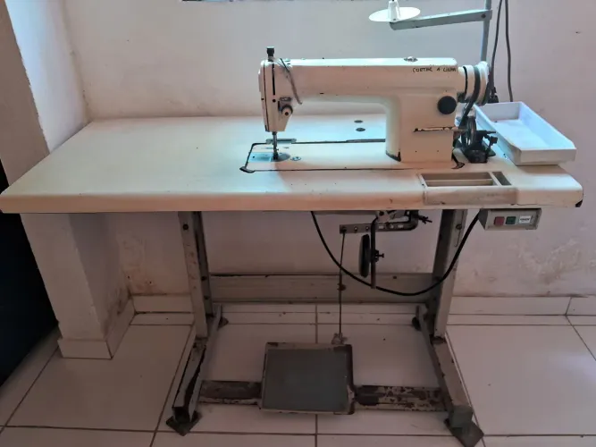 Venda de maquina industrial reta para costura.