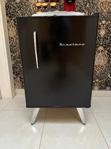 Mini Geladeira retrô preta