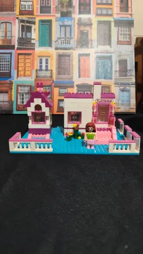 Conjunto Mini Casinha com Sala de Aula e Boneca
