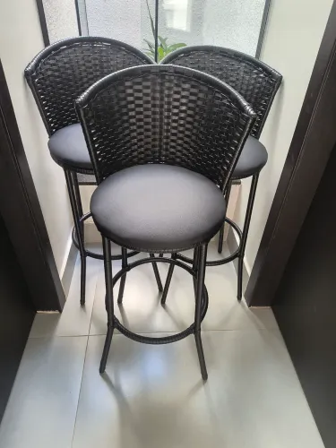 Banqueta de fibra sintética de 75cm.