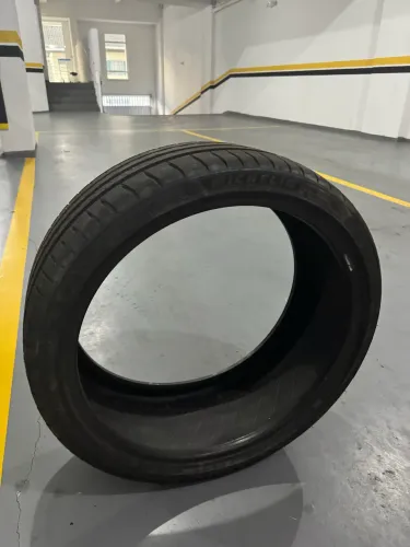 Pneu Michelin 245 aro21