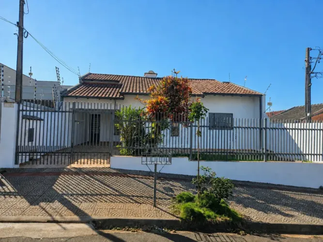 Casa residencial para locação na região central, Vila Balarotti, com 3 dormitórios.