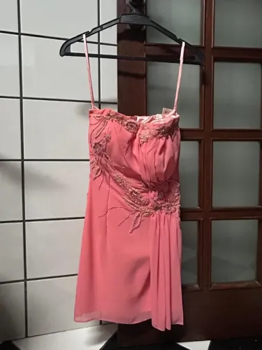 Vestido rosa de festa  bordado a mão, curto