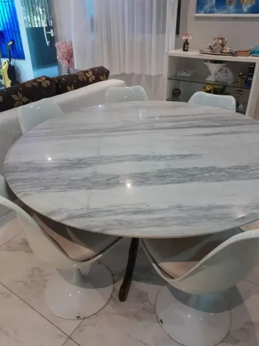 Mesa de mármore
