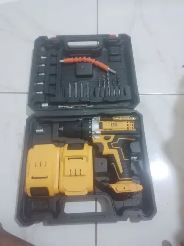 Parafusadeira com maleta 