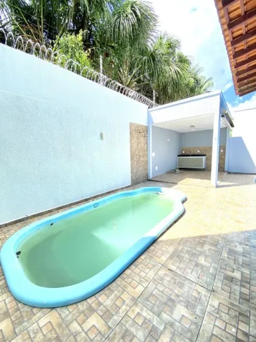 ALUGO / ESSA CASA COM PISCINA DENTRO DO COND. FORESTHILL .