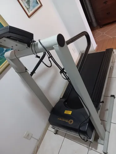 VENDO ESTEIRA ERGOMÉTRICA MARCA MOVEMENT