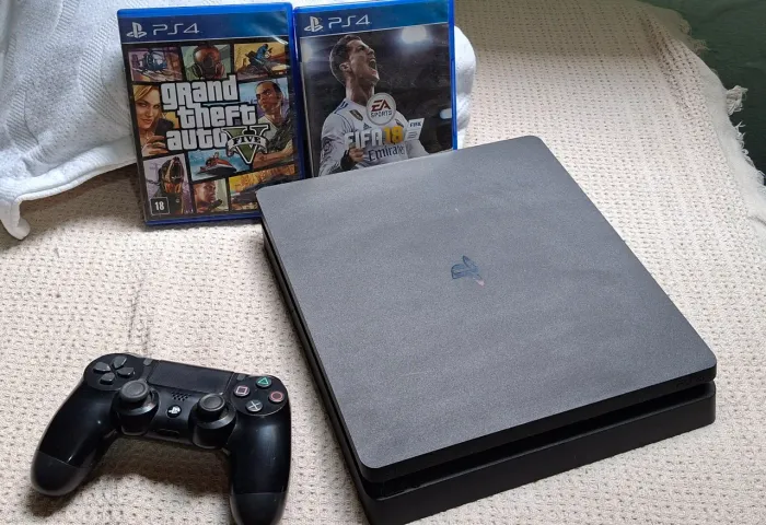 Playstation 4 Slim 1TB com GTA 5 e FIFA 18