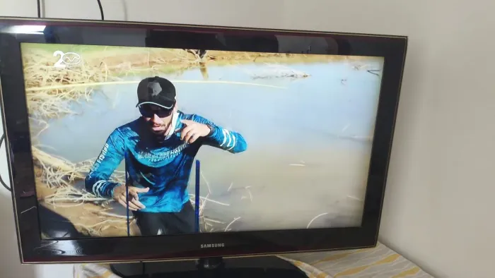 Tv Samsung 40" LN40A650A1F COM DEFEITO NA TELA