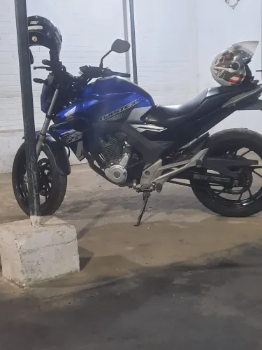Honda Cb twister único dono manual e chave reserva baixa quilometragem só 21 mil km roda