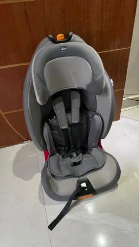 Cadeira de criança para carro 700,00 ac cartão e parcelo