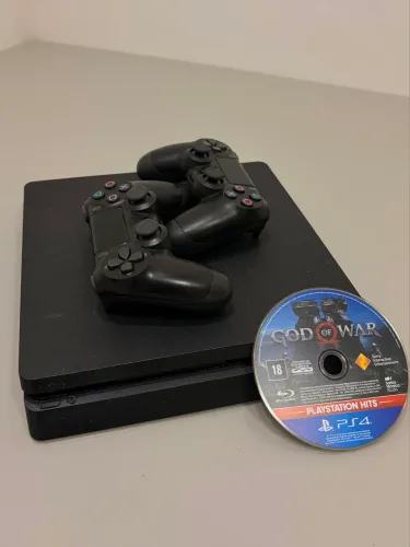 PS4 SLIM 1 TB - DOIS CONTROLES