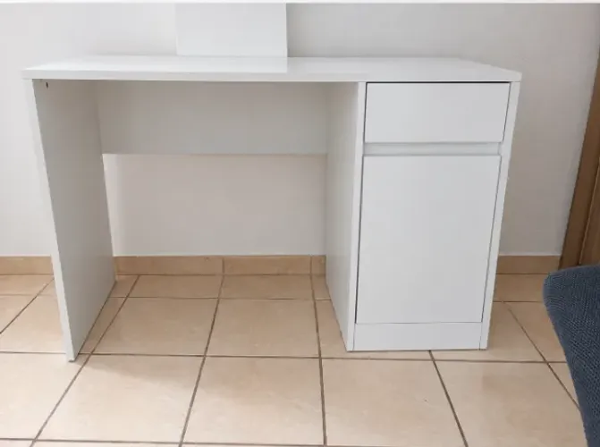 Mesa para Escritório/Home Office Branca com Gavetas