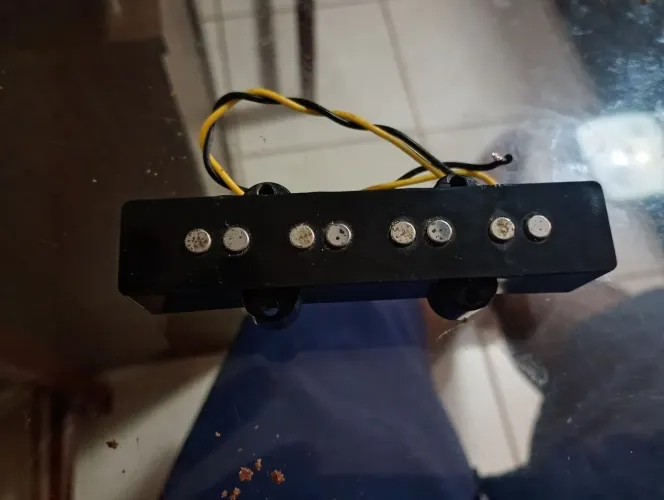 Captadores para baixo jazz Bass 4 cordas. Retirados do baixo Sx 