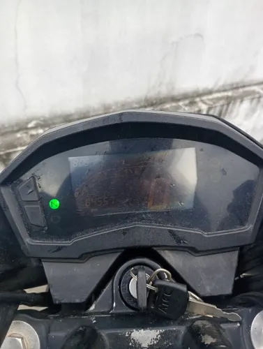 Moto bem conservada ,nunca caiu,  sem nenhum dano 