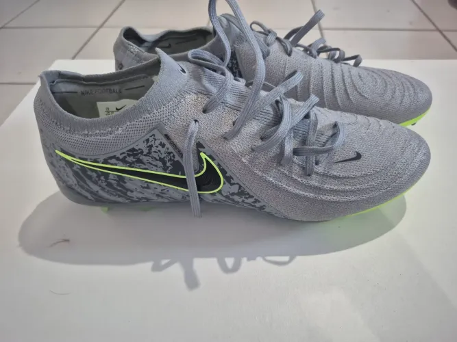 Chuteira da Nike de campo 42 e 43