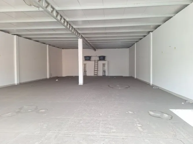 Lojao 720m2, 2 pavimento,  4 banheiros! Frente para avenida mais movimentada do Bairro.