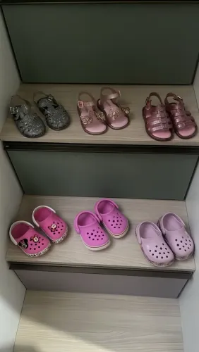 Lote de 6 sapatos infantil Menina - Crocs e Mini Melissa