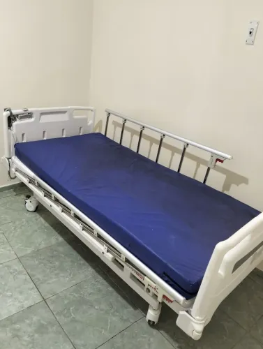 Cama hospitalar solteiro com colchão pneumático